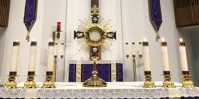 Adoration of Jesus in the monstrance